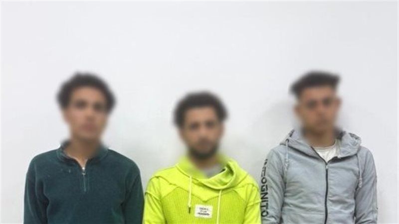 ضبط 3 أشخاص صوروا