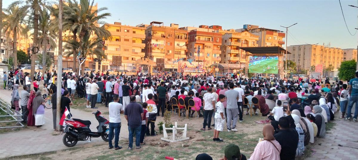 جانب من متابعة الماتش بالإسماعيلية، فيتو