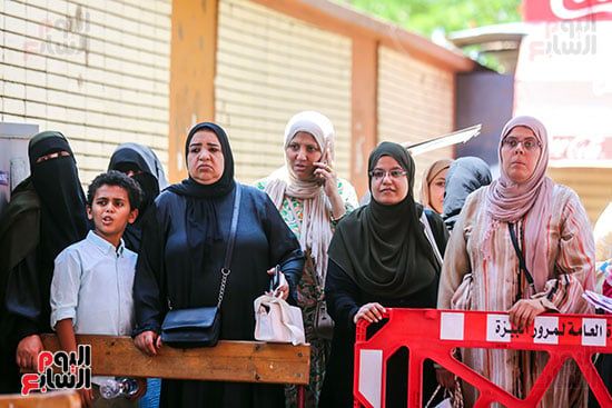 ترقب الأمهات لأبنائهن
