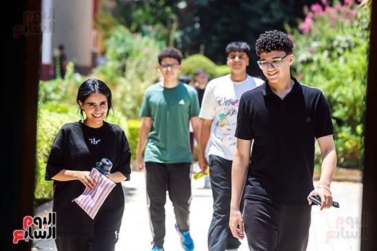 البسمة تكسو وجوه طلبة الثانوية العامة