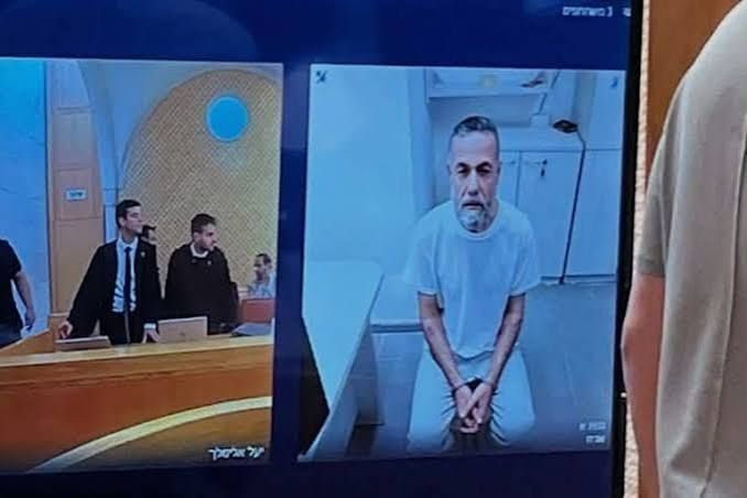 الطبيب الفلسطيني حسام أبو صفية في صورة أثناء ظهوره الأخير في المحكمة