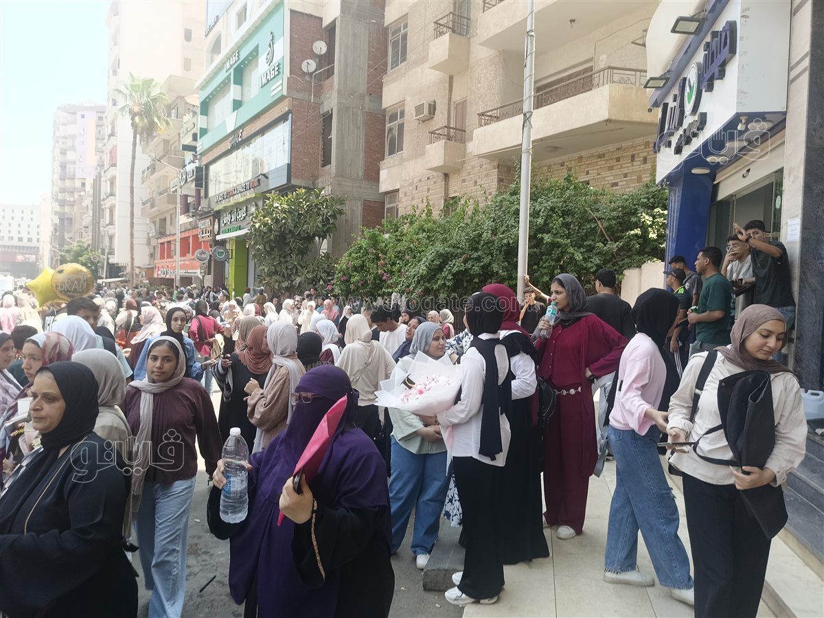 بوكيهات ورد وشوكولاتة،فيتو 