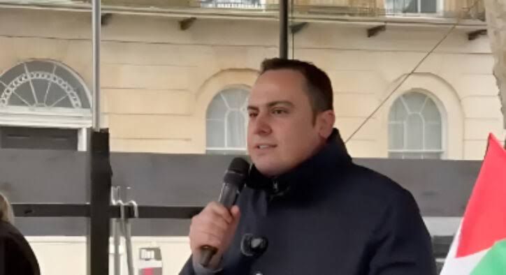  الكاتب الفلسطيني أحمد الناعوق