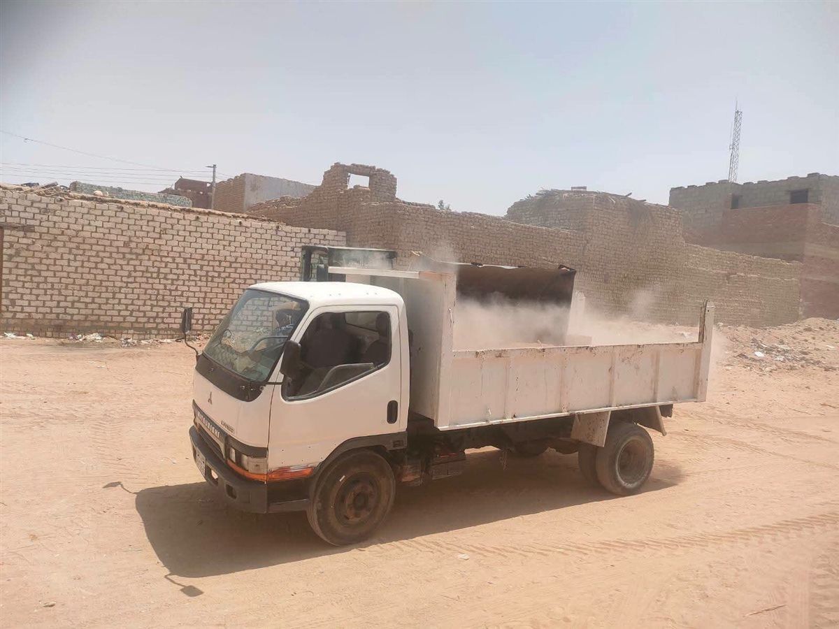 حملات مكثفة لفتح الشوارع ورفع المخلفات بواحة باريس بالوادي الجديد