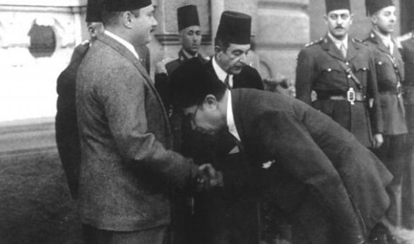 انحناءة من يوسف وهبى شكر على لقب البكوية 