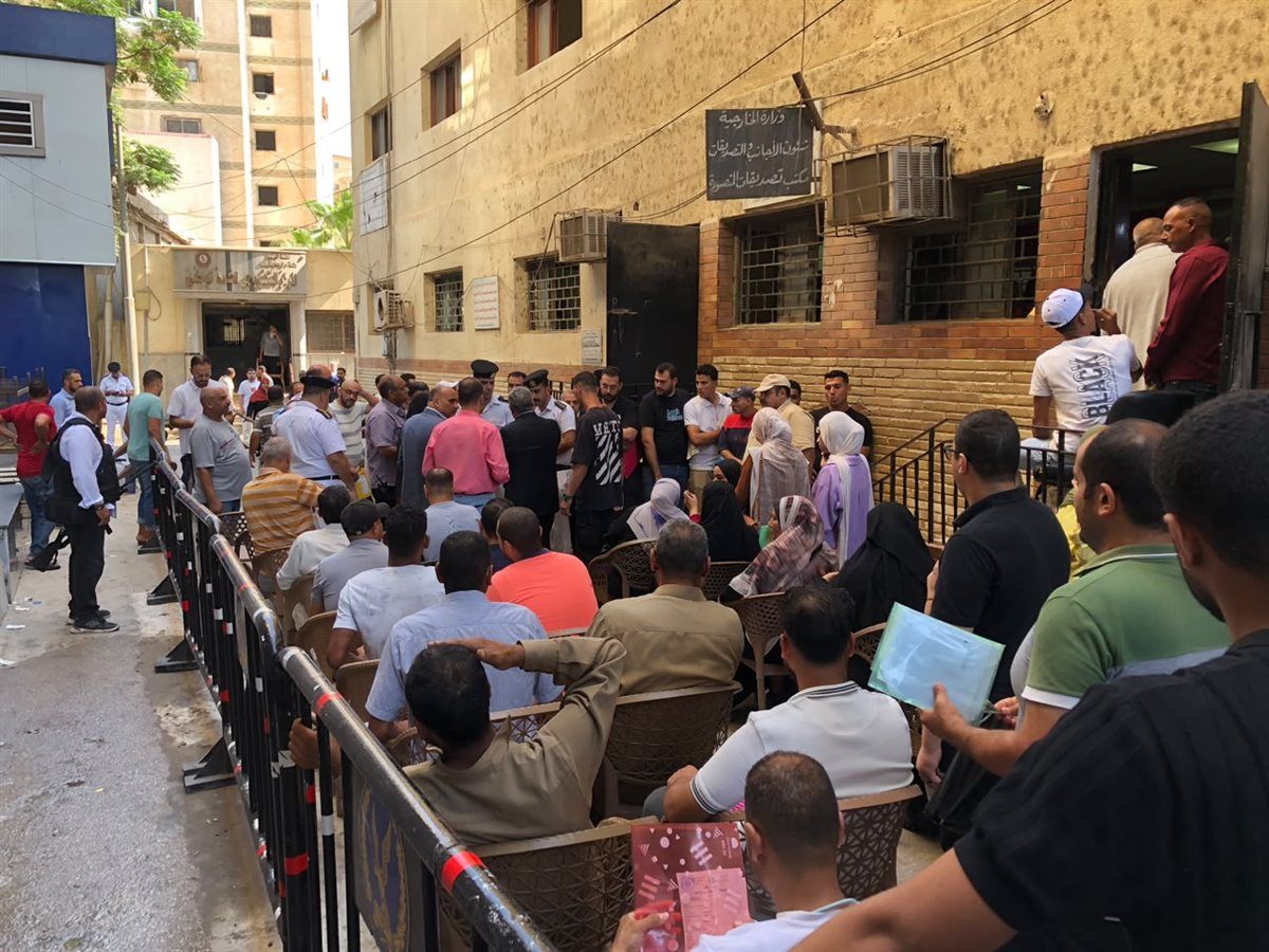 محافظ الدقهلية يتابع مستوى الخدمات المقدمة للمواطنين بمكتب توثيق الخارجية بطلخا 