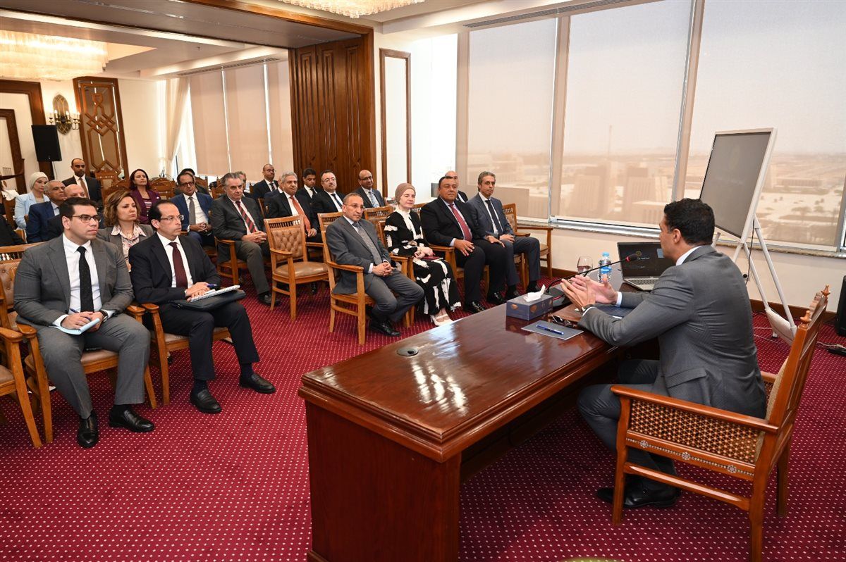 وزير الصناعة يستعرض الاستراتيجية المصرية 2030 لزيادة الصادرات