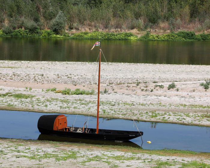 وصل نهر اللوار إلى مستويات منخفضة بشكل غير معتاد بين مدينتي بلوا وأمبواز، وسط فرنسا