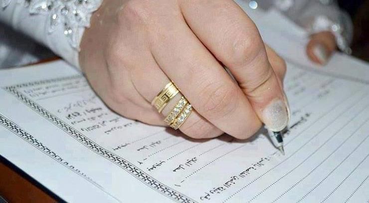 هل يجوز عقد الزواج بالمنزل وإشهاره بالمسجد بنفس الصيغة؟