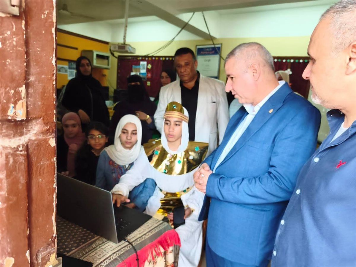 تفقد فصول مدرسة السلام الاعدادية بنات لمعرفة مدى جاهزيتها للعام الدراسي 2026- 2027