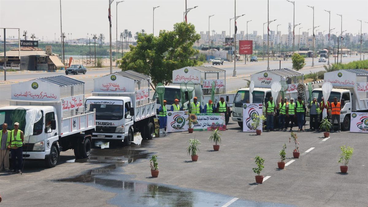 جانب من اصطفاف سيارات السيطرة على الكلاب الضالة،فيتو