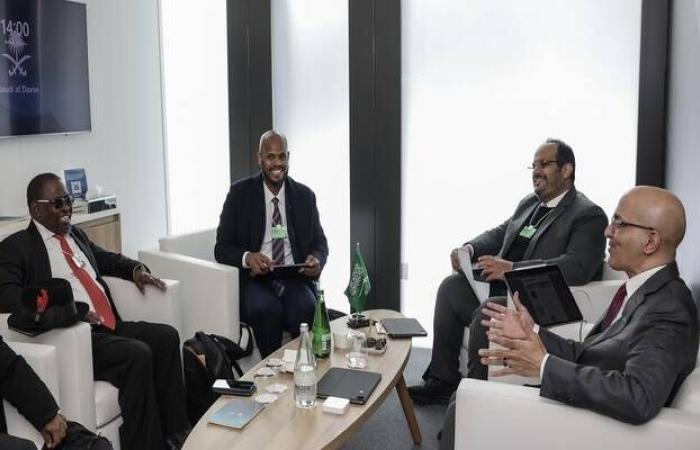 وزير
      المالية
      يبحث
      مع
      مؤسسات
      مالية
      التعاون
      الثنائي
      والتطورات
      الاقتصادية
      العالمية