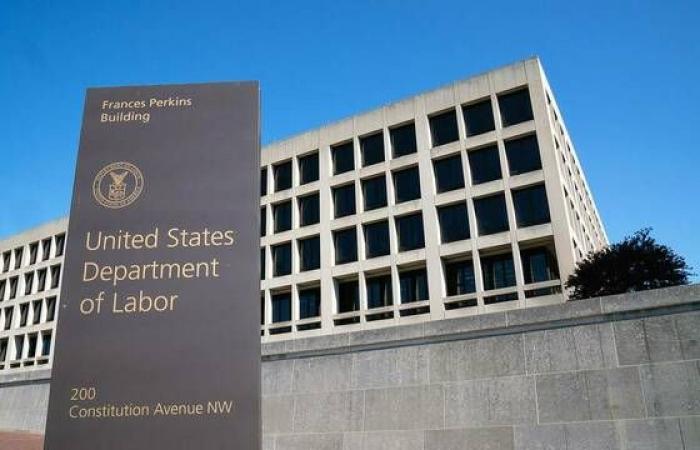 تراجع
      إعانات
      البطالة
      الأمريكية
      الأسبوعية
      بأكثر
      من
      المتوقع