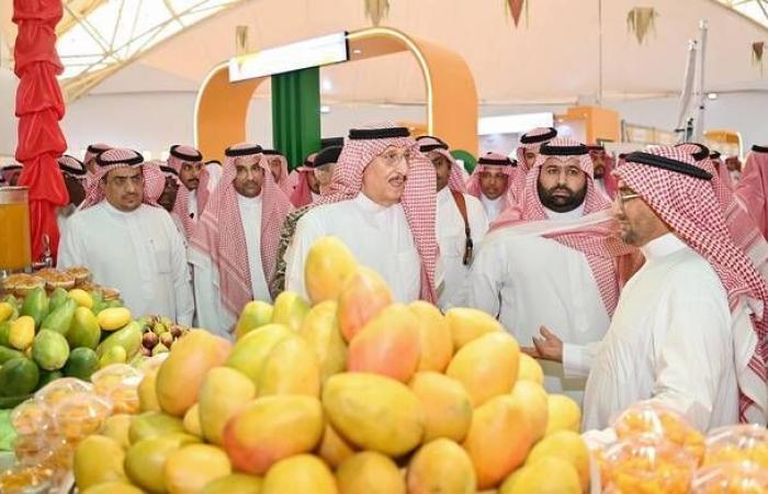 توقيع
      اتفاقية
      لتدشين
      المركز
      الحضاري
      بمحافظه
      صبيا
      بقيمة
      17.2
      مليار
      ريال