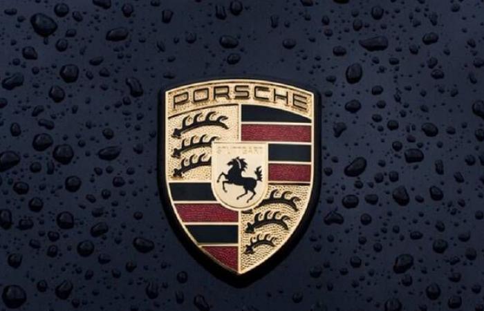 بورشه
      تستدعي
      27
      ألف
      سيارة
      كهربائية
      بأمريكا
      لمخاطر
      حدوث
      حريق