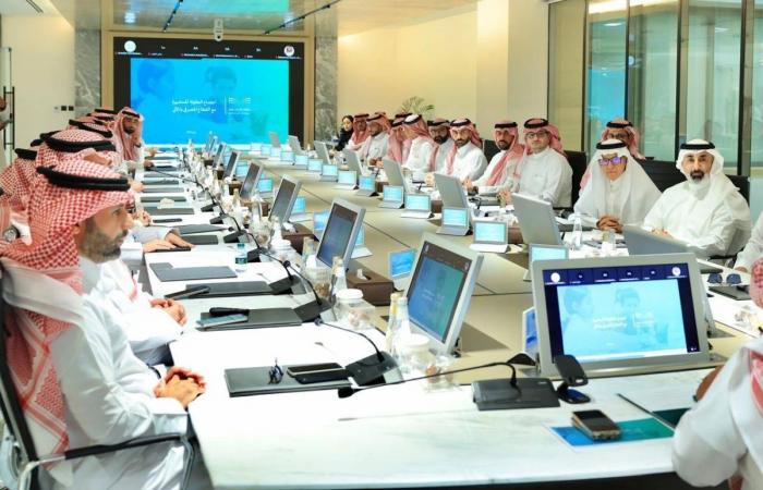 وزير التعليم يلتقي الرؤساء التنفيذين للقطاع المصرفي والمالي لبحث سبل تعزيز الشراكة وتعزيز الفرص الاستثمارية 