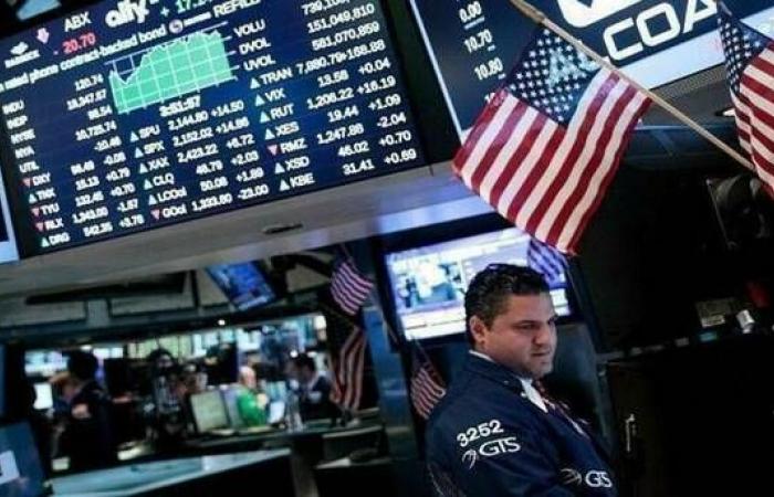 وول
      ستريت
      تغلق
      على
      مكاسب
      جماعية
      وسط
      مؤشرات
      لتعافي
      الاقتصاد
      الأمريكي