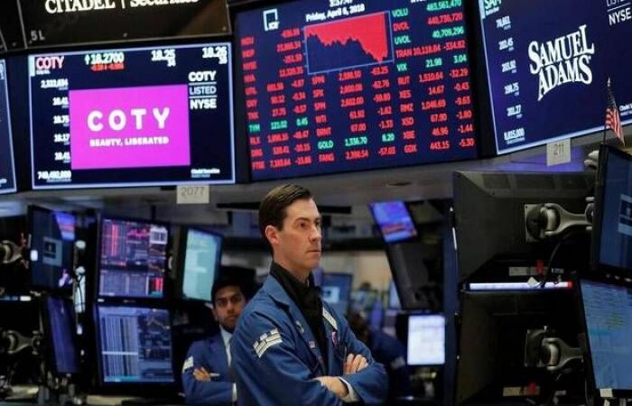 وول
      ستريت
      تغلق
      على
      خسائر
      مع
      تلويح
      ترامب
      برسوم
      جمركية
      ضد
      الاتحاد
      الأوروبي
