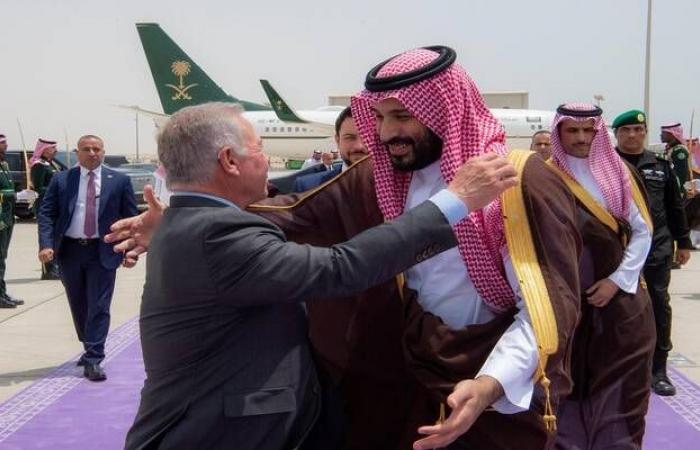 ملك
      الأردن
      يغادر
      نيوم..
      وولي
      العهد
      في
      مقدمة
      مودعيه