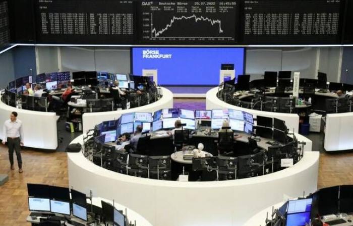 أسهم
      أوروبا
      ترتفع
      مع
      احتمال
      إنهاء
      الحرب
      بين
      روسيا
      وأوكرانيا