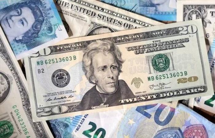 الدولار
      يتجه
      لانخفاض
      شهري
      بسبب
      رهانات
      خفض
      الفائدة