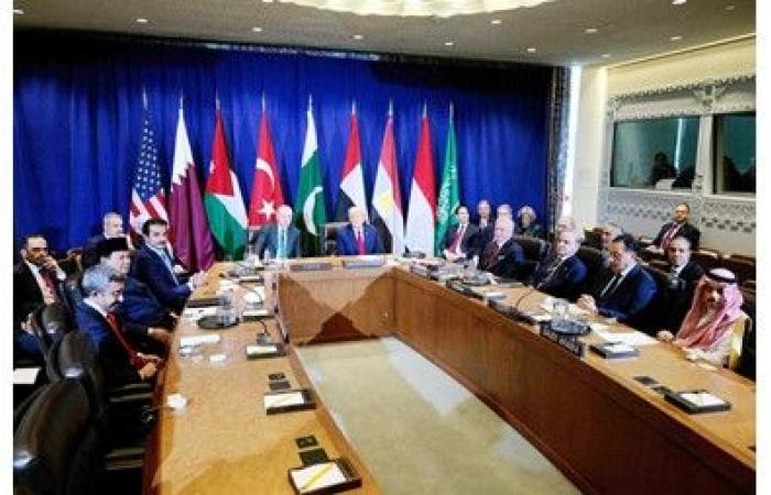 ترامب:
الحياة
ستكون
أجمل
في
الشرق
الأوسط
إذا
لم
تكن
هناك
حروب