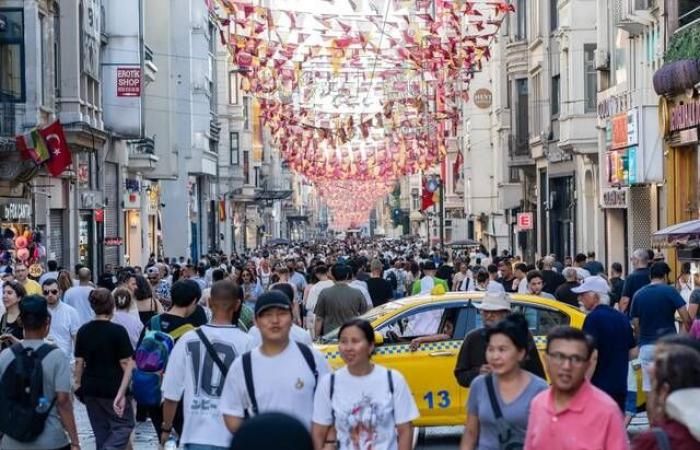 تركيا
      تسجل
      فائضًا
      قياسيًا
      في
      الحساب
      الجاري
      بفضل
      السياحة