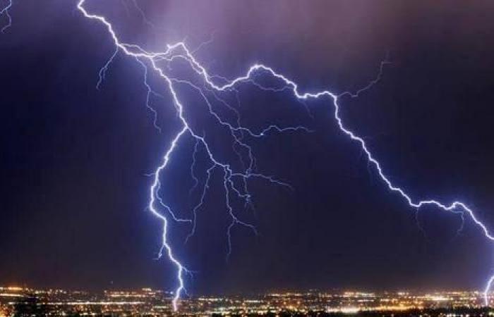 صواعق قاتلة في مصر.. البرق يحصد أروح 3 أشخاص ويصيب سيدة بحروق