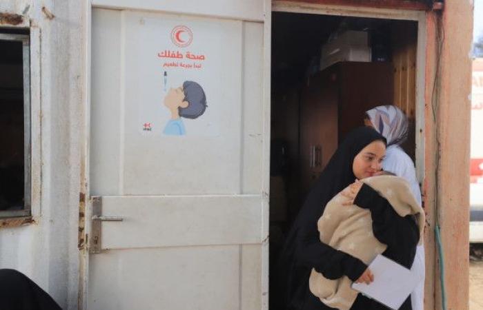 إقبال الأهالي يتصدر مشهد اليوم الأول من حملة التطعيمات التي ينفذها الهلال الأحمر الفلسطيني