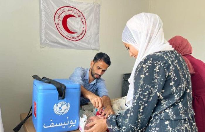 إقبال الأهالي يتصدر مشهد اليوم الأول من حملة التطعيمات التي ينفذها الهلال الأحمر الفلسطيني