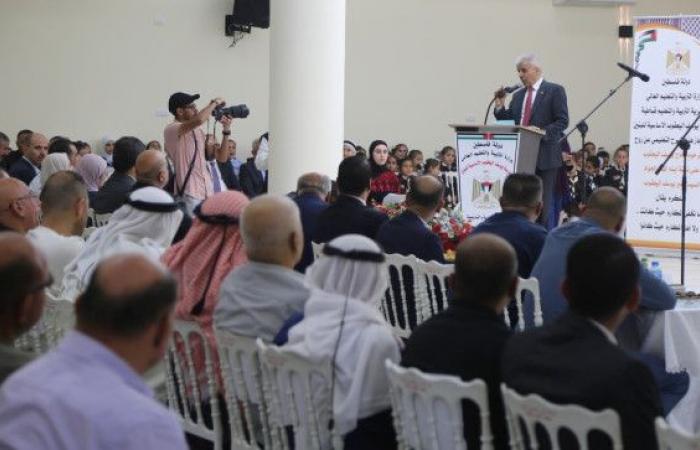 برهم يفتتح مدرسة جديدة في سيلة الظهر ويتفقد عددًا من مدارس طوباس