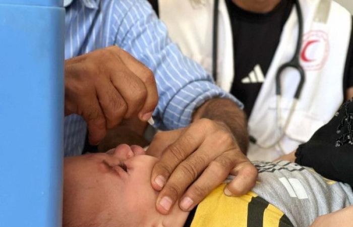 إقبال الأهالي يتصدر مشهد اليوم الأول من حملة التطعيمات التي ينفذها الهلال الأحمر الفلسطيني