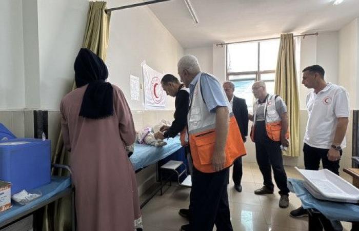 إقبال الأهالي يتصدر مشهد اليوم الأول من حملة التطعيمات التي ينفذها الهلال الأحمر الفلسطيني