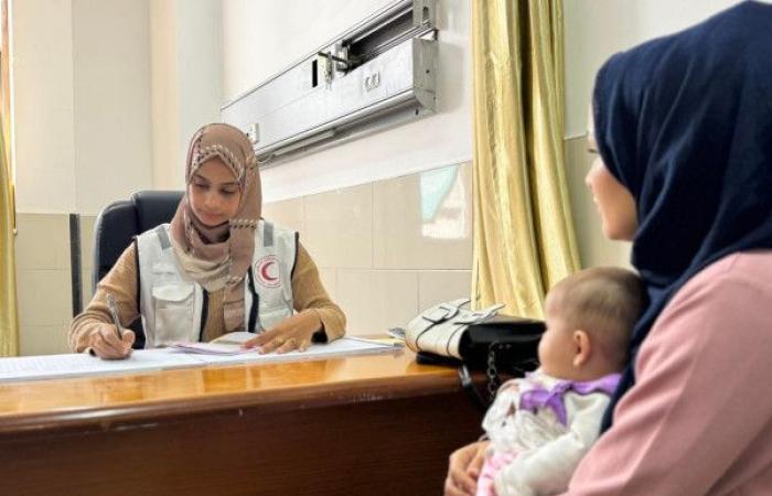 إقبال الأهالي يتصدر مشهد اليوم الأول من حملة التطعيمات التي ينفذها الهلال الأحمر الفلسطيني