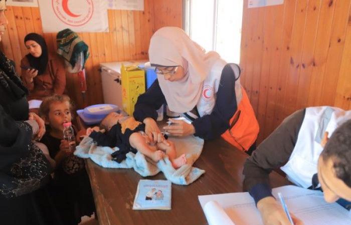 إقبال الأهالي يتصدر مشهد اليوم الأول من حملة التطعيمات التي ينفذها الهلال الأحمر الفلسطيني