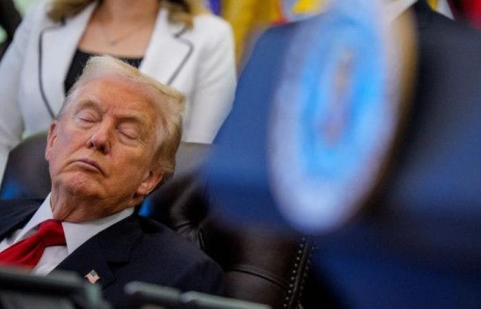 صور ترامب "نائماً" تثير جدلاً واسعاً.. والبيت الأبيض يعلق