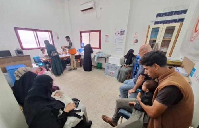 إقبال الأهالي يتصدر مشهد اليوم الأول من حملة التطعيمات التي ينفذها الهلال الأحمر الفلسطيني