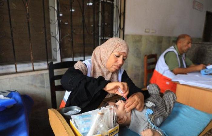 إقبال الأهالي يتصدر مشهد اليوم الأول من حملة التطعيمات التي ينفذها الهلال الأحمر الفلسطيني