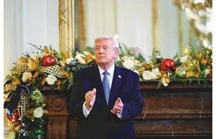 ترامب
يُشيد
بإنجازاته
«التاريخية»
ويعِد
الأميركيين:
الآتي
أفضل