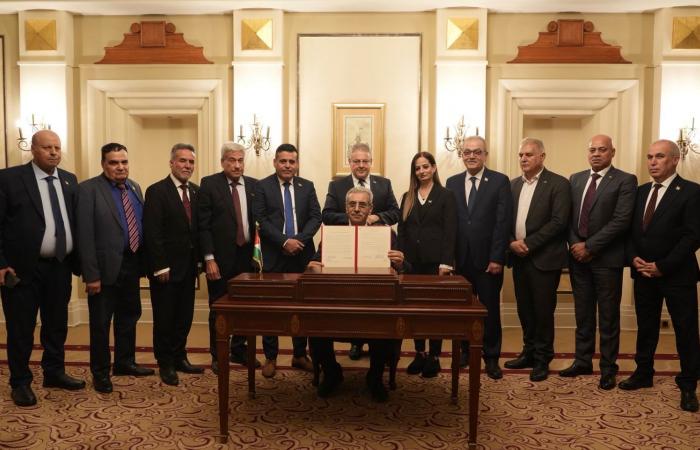 اللجنة الوطنية لإدارة غزة تبدأ أعمالها برئاسة المفوض العام الدكتور علي شعث