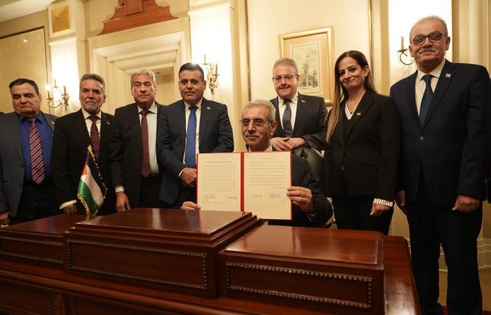 اللجنة الوطنية لإدارة غزة تبدأ أعمالها برئاسة المفوض العام الدكتور علي شعث