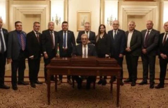 اللجنة الوطنية لإدارة غزة تبدأ أعمالها برئاسة المفوض العام الدكتور علي شعث