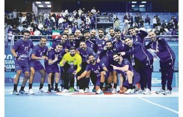 أزرق اليد بالعلامة الكاملة في صدارة المجموعة الثالثة للآسيوية