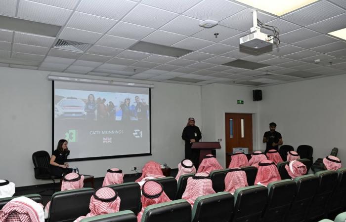 "جامعة الملك عبدالعزيز تعقد اللقاء التفاعلي لسباق "E1” العالمي للقوارب الكهربائية"