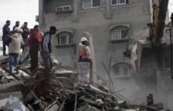 شهداء ومصابون في قصف إسرائيلي استهدف خيام النازحين بدير البلح