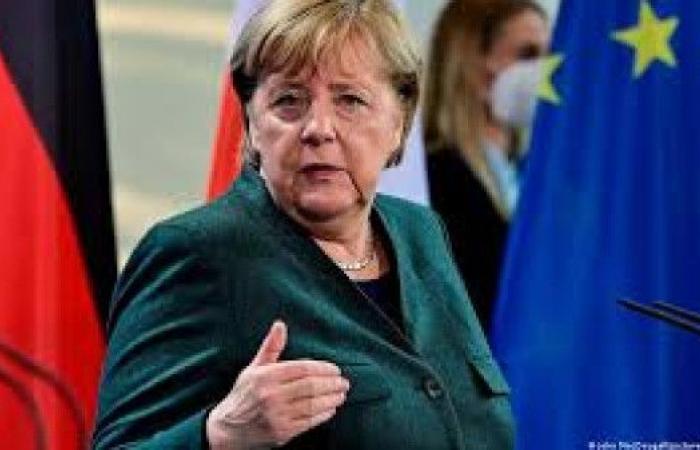 وثائق إبستين تكشف مراسلات مع ستيف بانون حول أوروبا وسخرية من ميركل