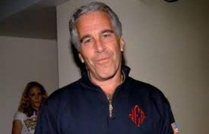 وثائق إبستين تكشف مراسلات مع ستيف بانون حول أوروبا وسخرية من ميركل