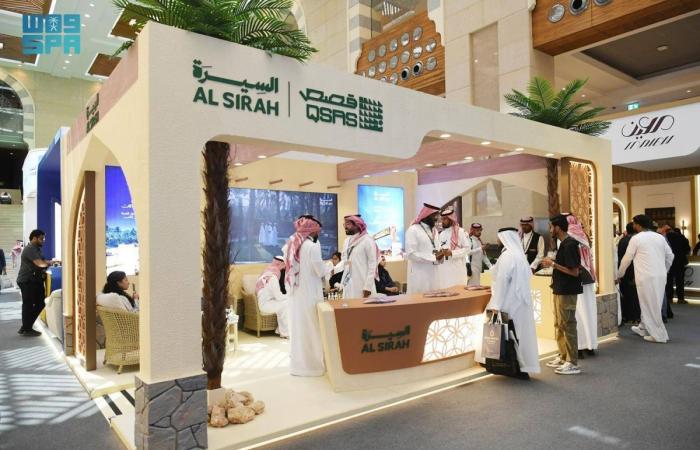 منصة «السيرة» تعرف زوار «منتدى العمرة والزيارة» بأبرز المواقع التاريخية بالمدينة المنورة