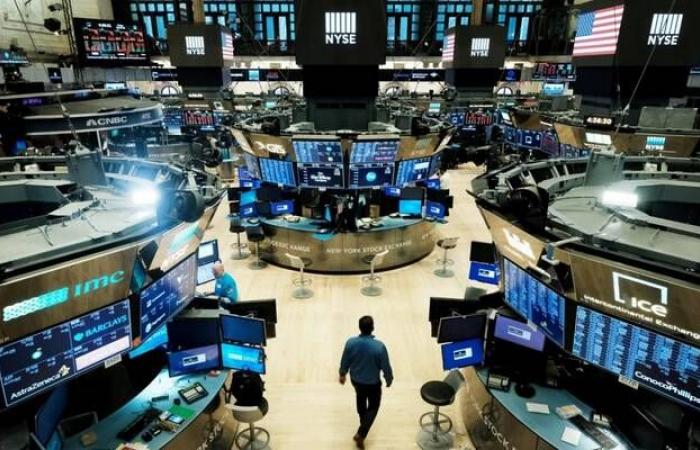 ارتفاع عقود "وول ستريت" الآجلة مع تراجع أسعار النفظ