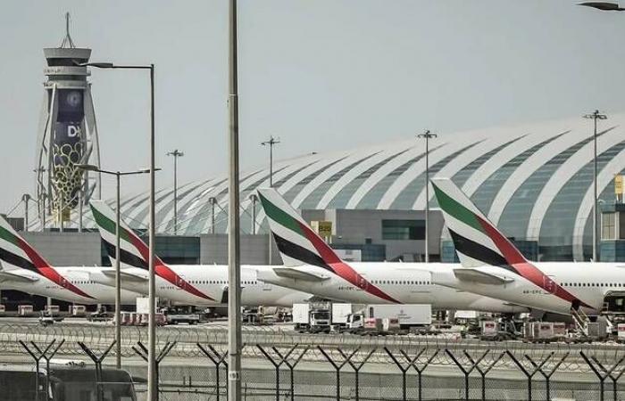 ملياردير في دبي يحذر من إفلاس شركات الطيران